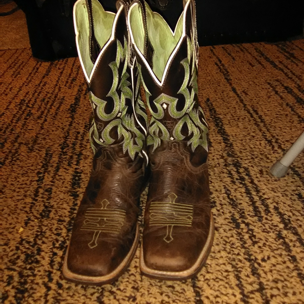 Woman's Ariat boots